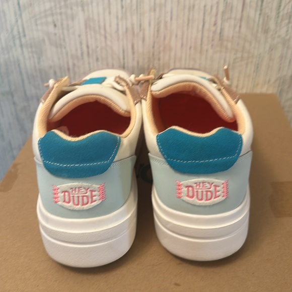 Colorful Sneakers with Pink and Blue Accents - Picture 2 of 5